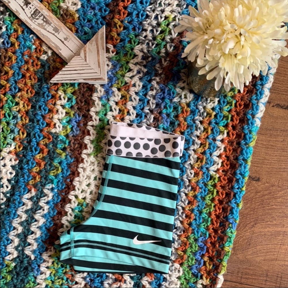 Nike Pro Striped Shorts💙